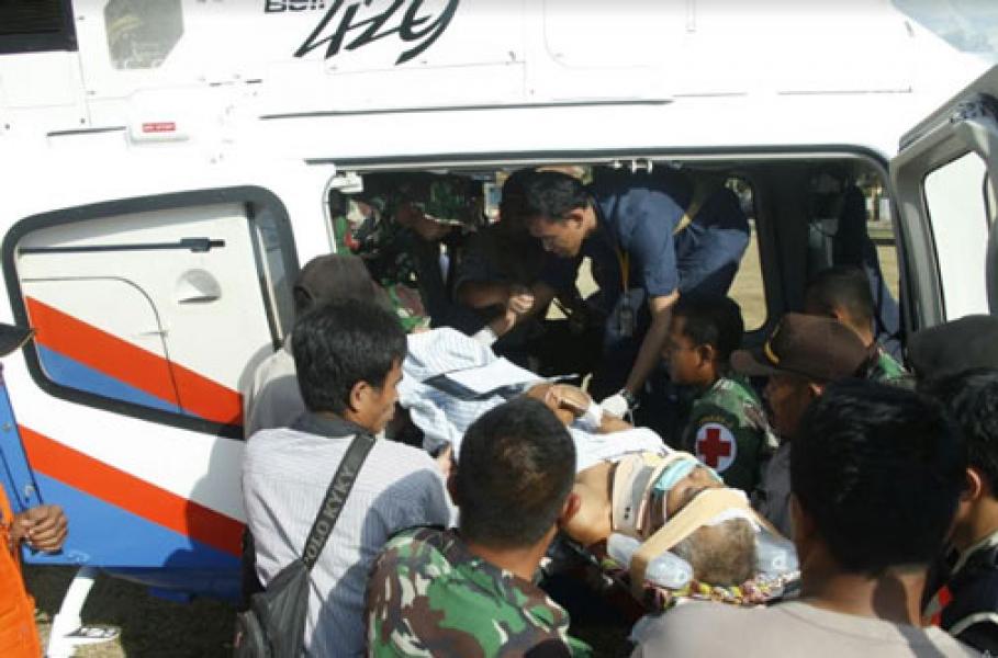 Evakuasi Pasien Patah Tulang Ke RSAD Mataram Melalui Udara
