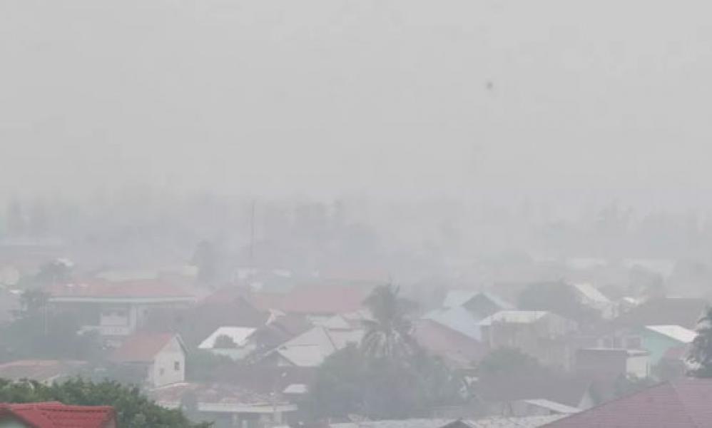 Kabut Asap Pekat, Ratusan Warga di Kuburaya Terjangkit Ispa