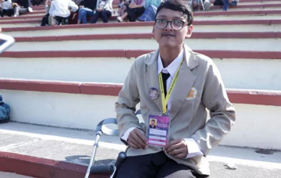 Keterbatasan Fisik, Bukan Halangan Farouq Uz Zaman Jadi Mahasiswa UGM