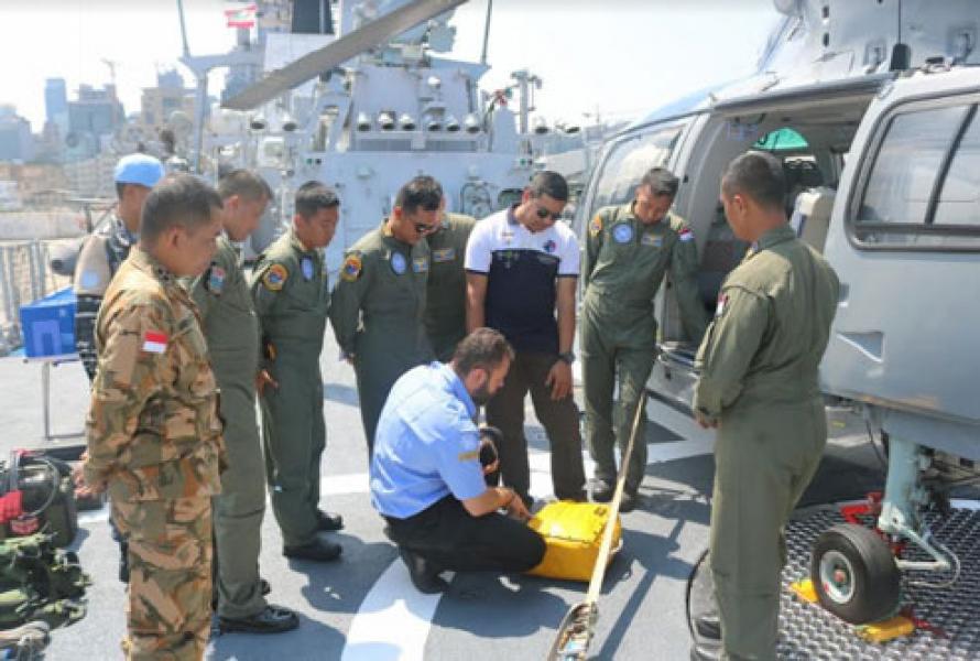 MASO UNIFIL dan RASO Inspeksi Heli AS 365 Dauphin HR-3601 Di KRI Usman Harun-359