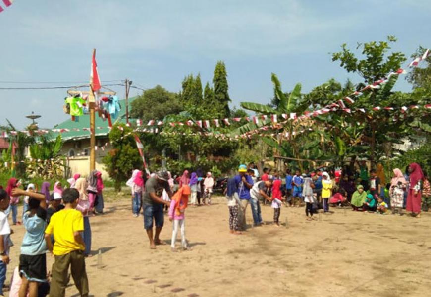 Meriahkan HUT RI ke-73, Warga Sungai Betung Kampung Rempak Taja Permainan Tradisional
