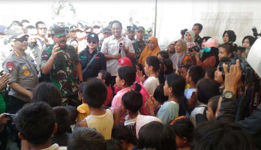 Panglima TNI Bersama Menkes RI dan Kapolri Tinjau Korban Gempa Lombok