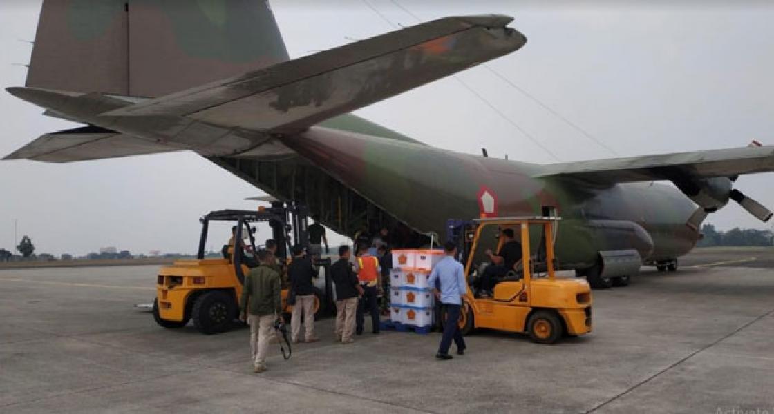 Pesawat Hercules A-1320 Angkut Daging Kurban Untuk Korban Gempa Lombok