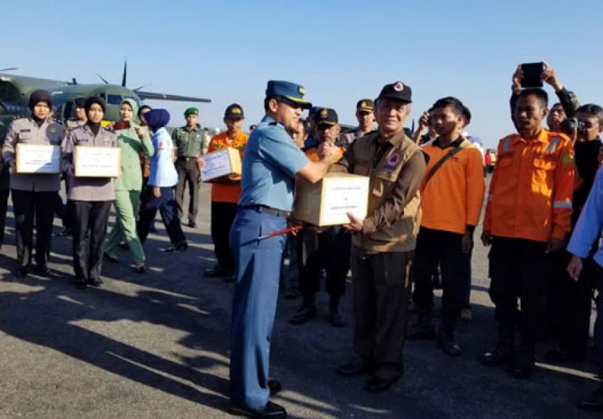TNI dan Polri Kirim Bantuan Kemanusiaan ke Lombok