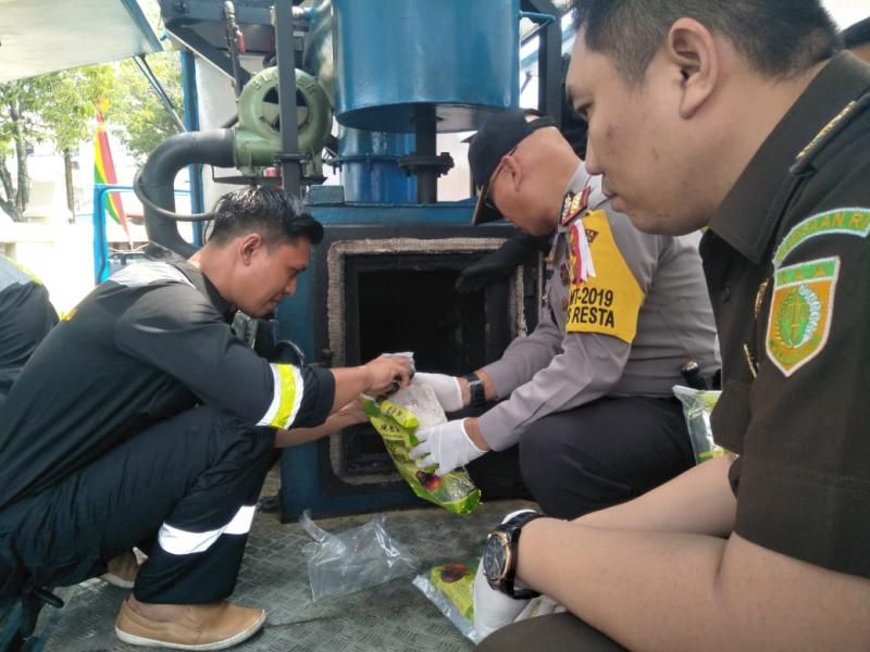 12 Kg Lebih Sabu Dibakar Polresta Pekanbaru