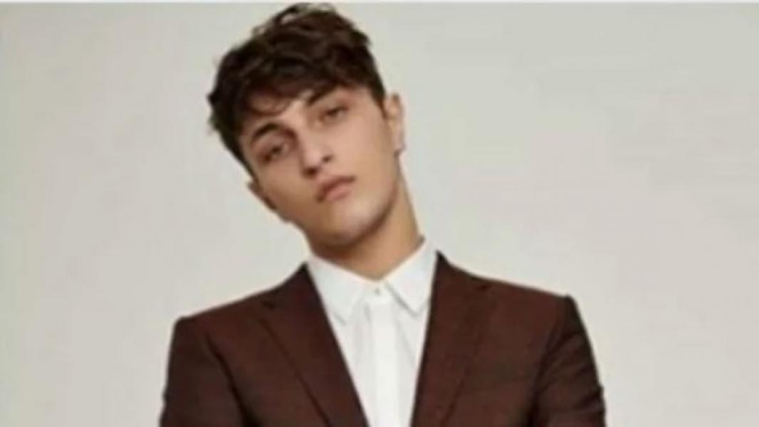Anwar Hadid Dibaptis, 5 Seleb Dunia Ini Justru Mantap Peluk Islam