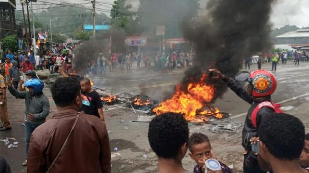 Blokir Akses Internet Papua, Jokowi & Rudiantara Digugat
