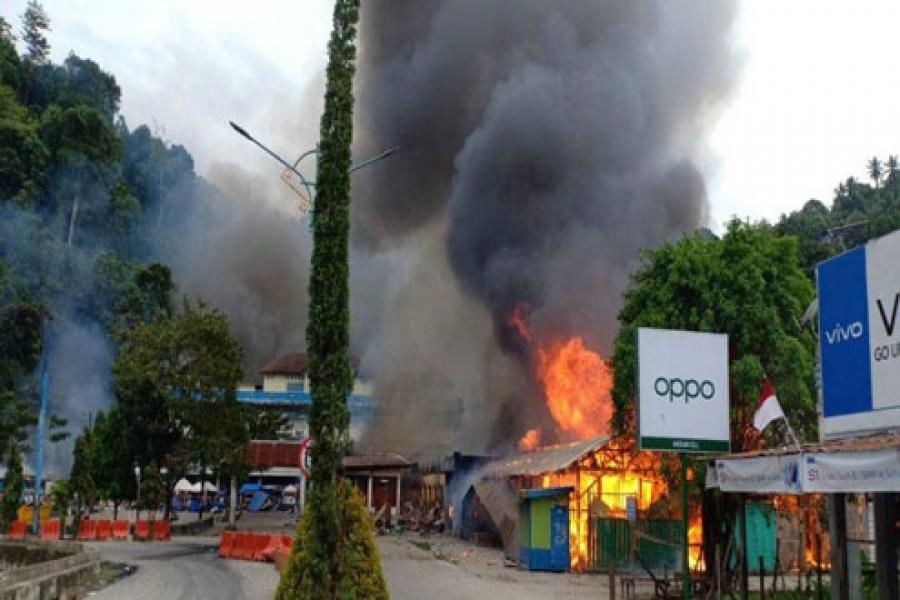 Demo di Fakfak Diwarnai Pembakaran Kios, TNI-Polri Dikerahkan ke Lokasi