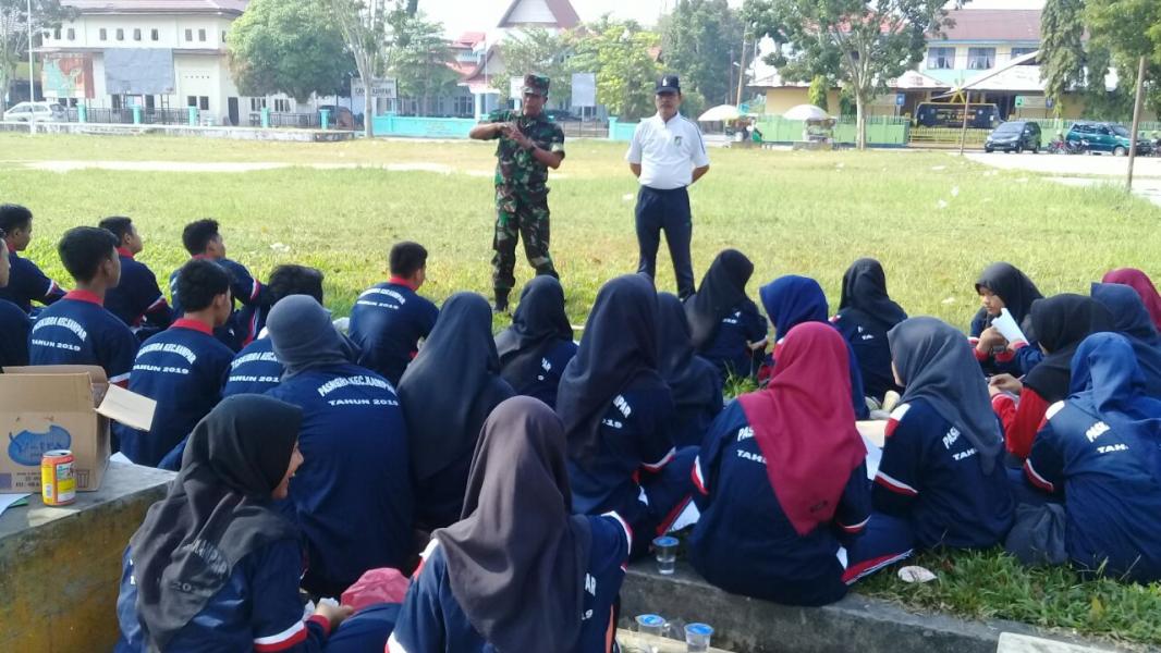 Disela-sela Latihan Paskibraka, Danramil 07 Kampar Beri Motivasi 