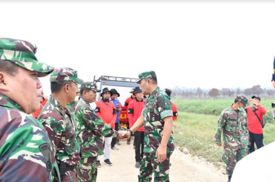 Kasum TNI Apresiasi Prajurit TNI-Polri Bahu Membahu Padamkan Karhutla di Riau