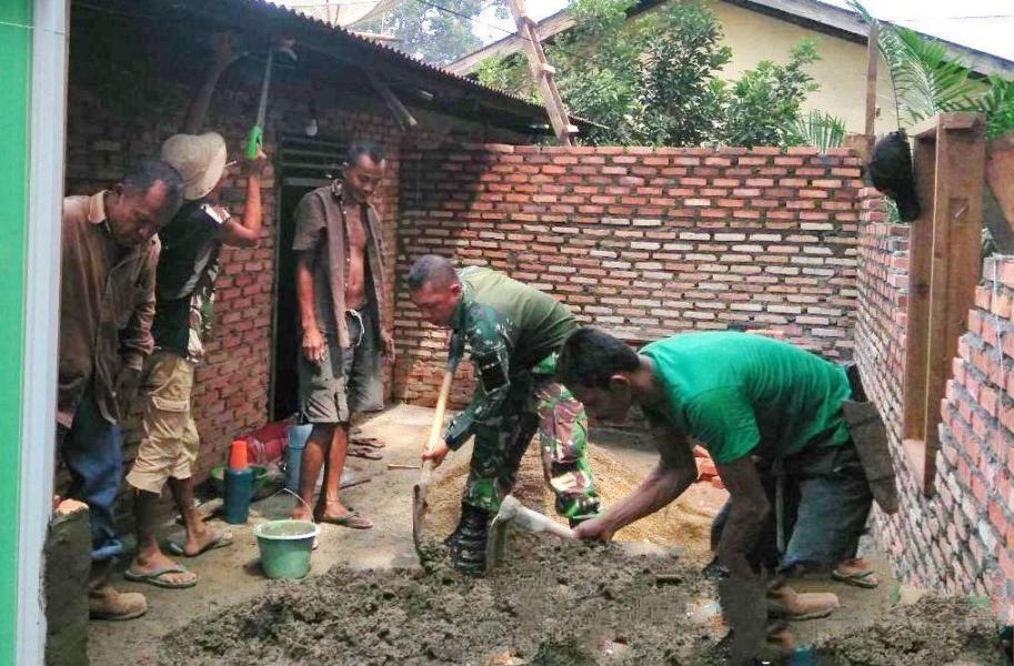 Koptu Syahrizal Nasution Ikut Bantu Rehap Rumah Mitra Karib