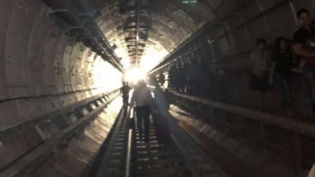 Mati Listrik Massal, Penumpang MRT Jakarta Terjebak