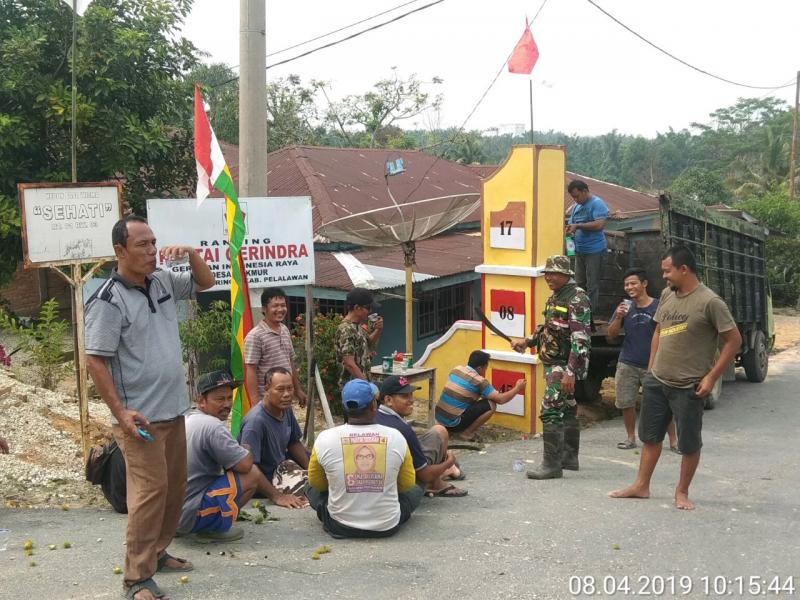 Melalui Goro Babinsa Koramil 09/Lgm Jalin Keakraban Dengan Warga Desa Binaannya