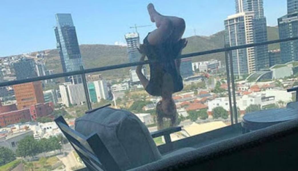 Mengerikan, Terjatuh dari Ketinggian 24 Meter Saat Yoga di Tepi Balkon