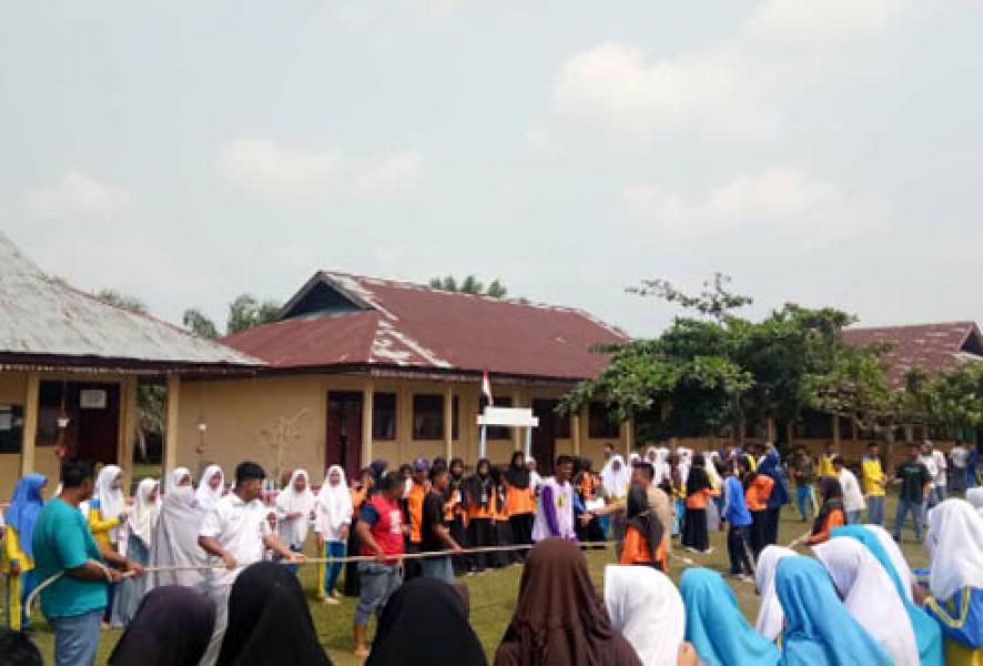 Meriahnya Perayaan HUT RI Ke-74 di SMAN 1 Kepenuhan