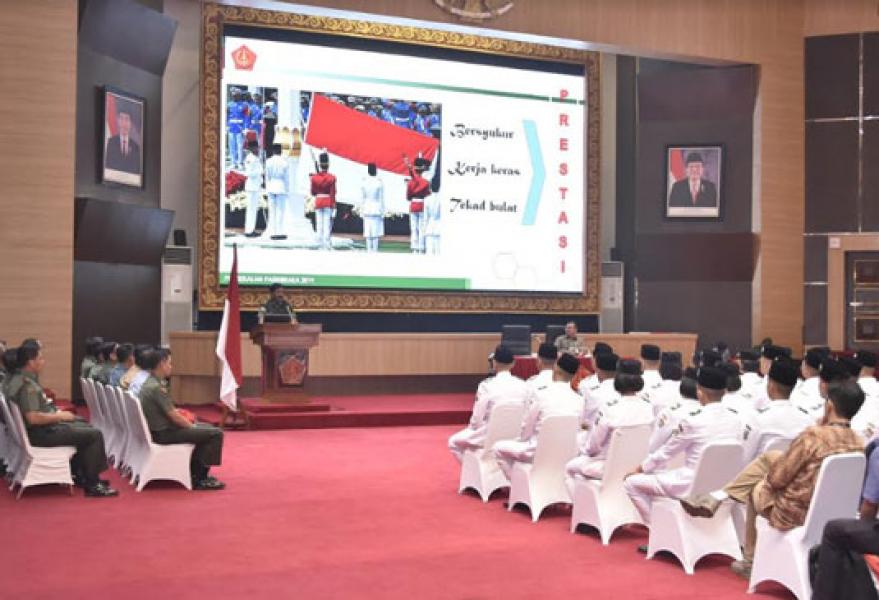 Panglima TNI Terima 68 Purna Paskibraka 2019