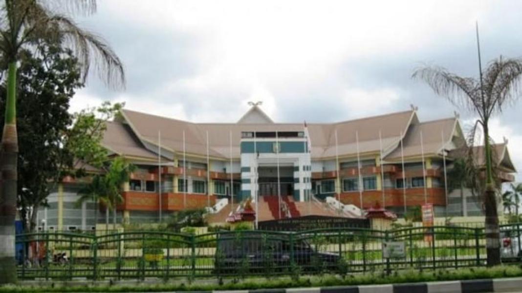 Purnabakti Dewan Riau Enam Bulan Gaji