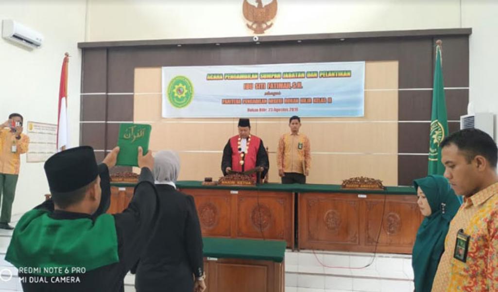 Resmi Dilantik, Siti Fatimah Jabat Panitera PN Rohil 