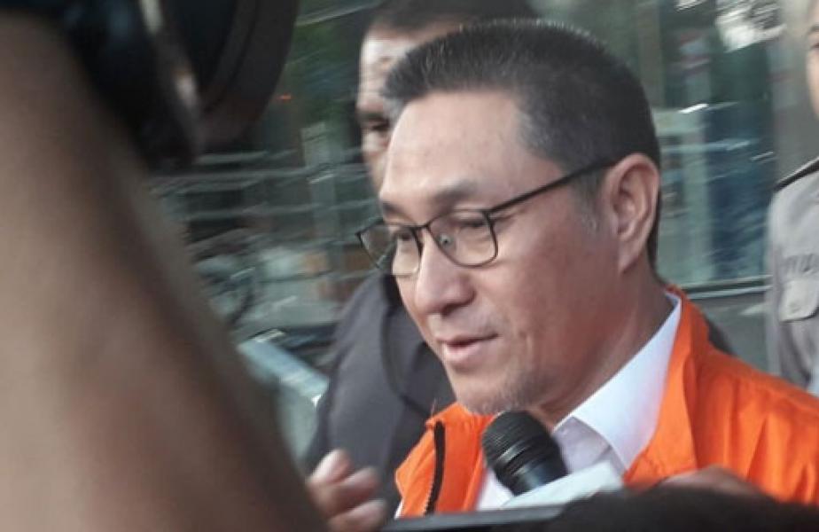 Resmi Ditahan KPK, Politikus PAN Keluar Gedung Kenakan Rompi Oranye