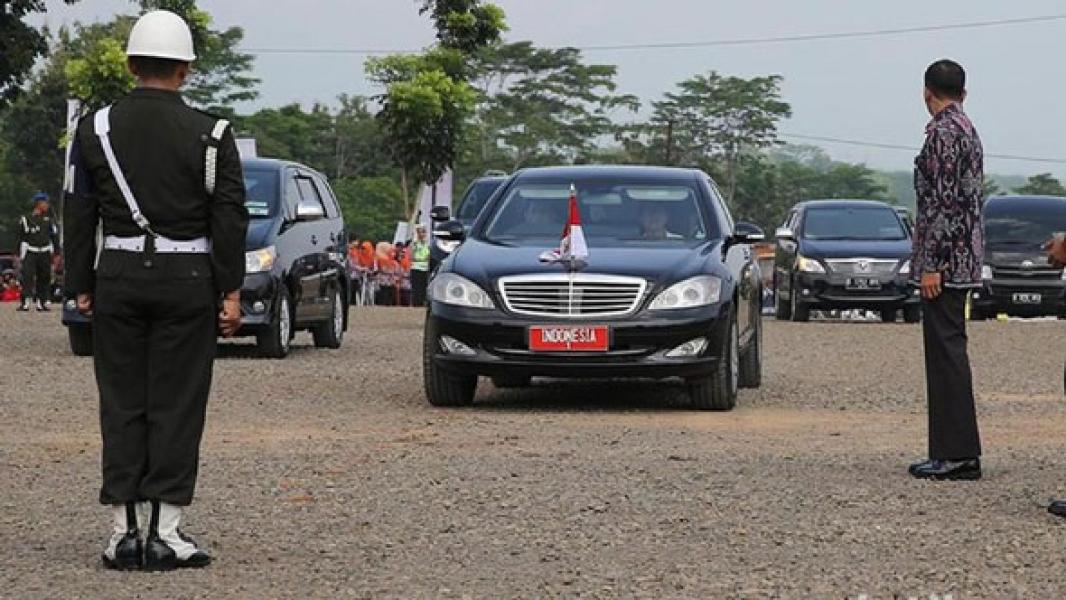 Sah! Mobil Baru RI-1 Jokowi Pakai Mercy S600 Guard