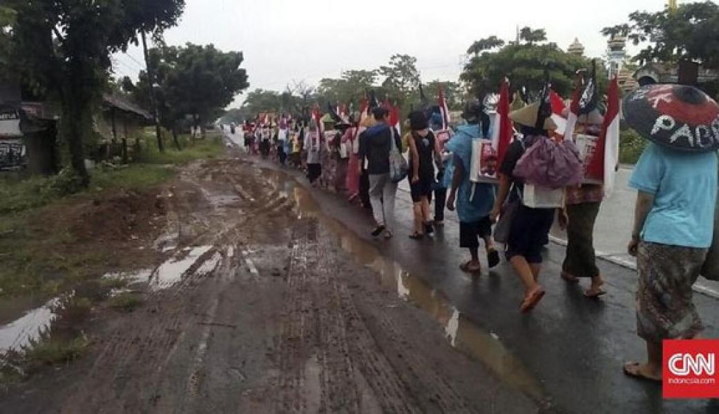 Suku Anak Dalam Jalan Kaki Jambi-Jakarta Tagih Janji Jokowi