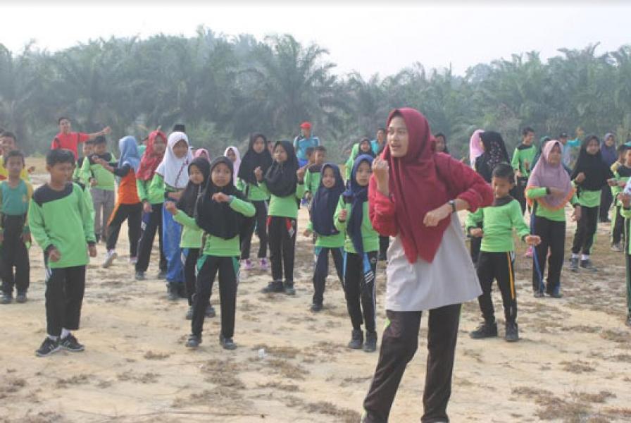 Tim Kukerta Unri Laksanakan Program Sosialisasi Ecobrick di Kampung Keranji Guguh