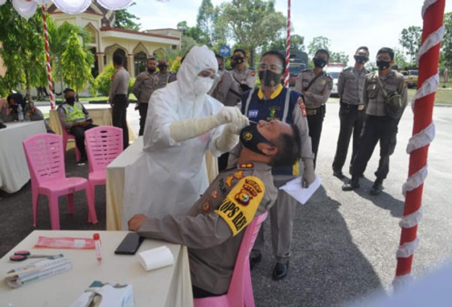 Antisipasi Penyebaran Covid-19, Polres Siak Lakukan Tes Swab