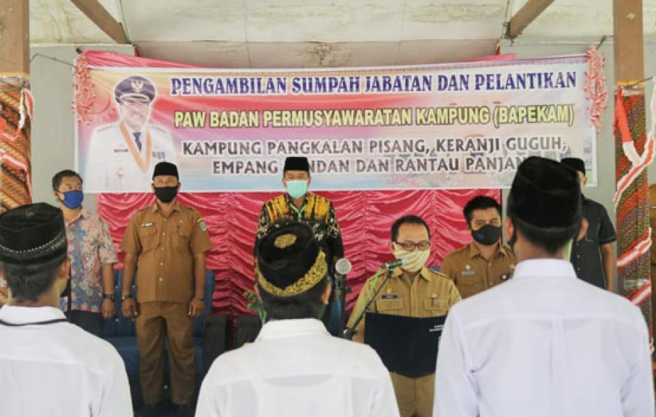 Bupati Alfedri Lantik Parlemen Kampung Kecamatan Koto Gasib