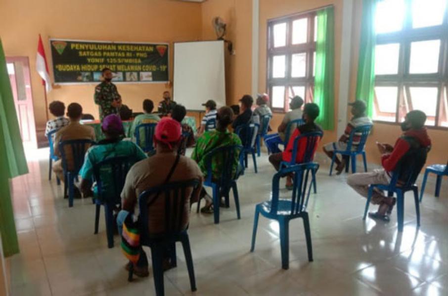 Cegah Penyebaran Covid-19, Satgas Yonif 125 Berikan Penyuluhan Kepada Aparat Kampung dan Perangkat RT di Perbatasan
