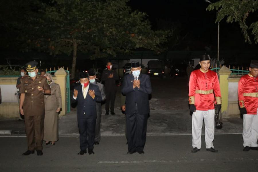 Dengan Protokol Kesehatan, Forkopimda Siak Gelar Apel Renungan Suci HUT Ke-75 di Depan Makam SSK II