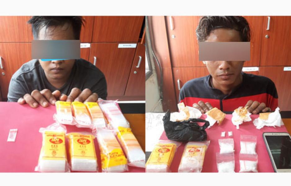 Edarkan Narkotika Jenis Sabu, 2 Orang Pria Ditangkap Satuan Reserse Narkoba Polres Siak.