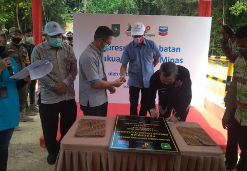 Gubernur Syamsuar Resmikan Jembatan Takuana Tahura Minas