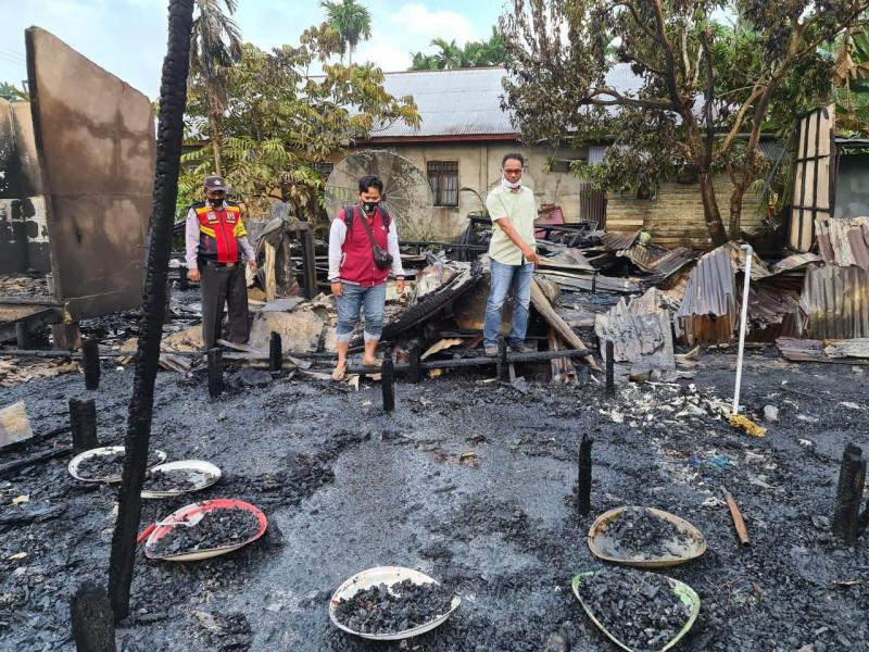 Kebakaran Maut di Indragiri Hilir Tewaskan 1 Keluarga dan 4 Rumah Ludes