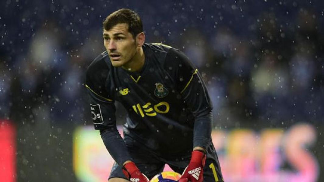 Mantan Kiper Madrid Casillas Resmi Pensiun