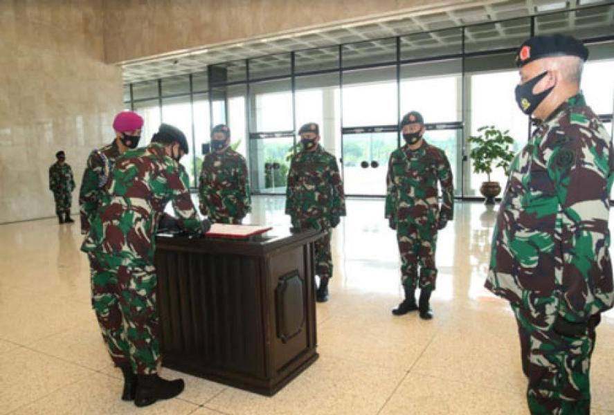 Panglima TNI Pimpin Penyerahan Jabatan Kabais TNI dan Sertijab Kapusku TNI