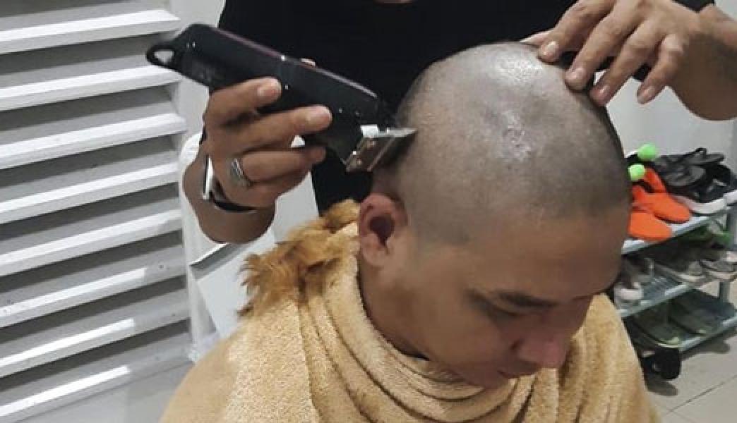 Pasha `Ungu` Cukur Botak Rambut Pirang Usai Kontroversi