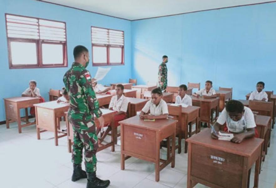 Peduli Pendidikan, Prajurit Pamtas Yonif 125/Simbisa Bantu Mengajar di Wilayah Perbatasan