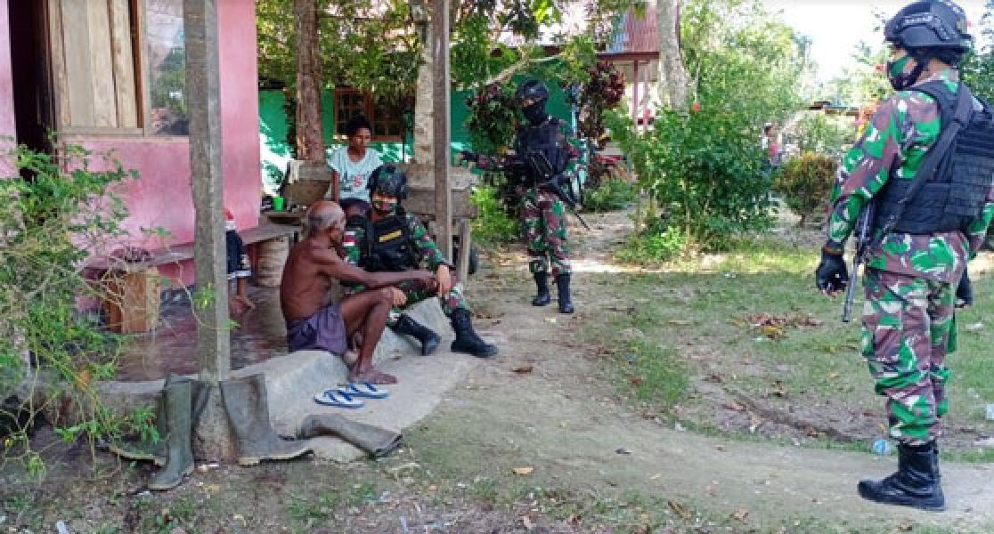 Pererat Hubungan TNI dan Warga, Prajurit Satgas Pamrahwan 754 Lakukan Anjangsana di Kampung Asmira Papua