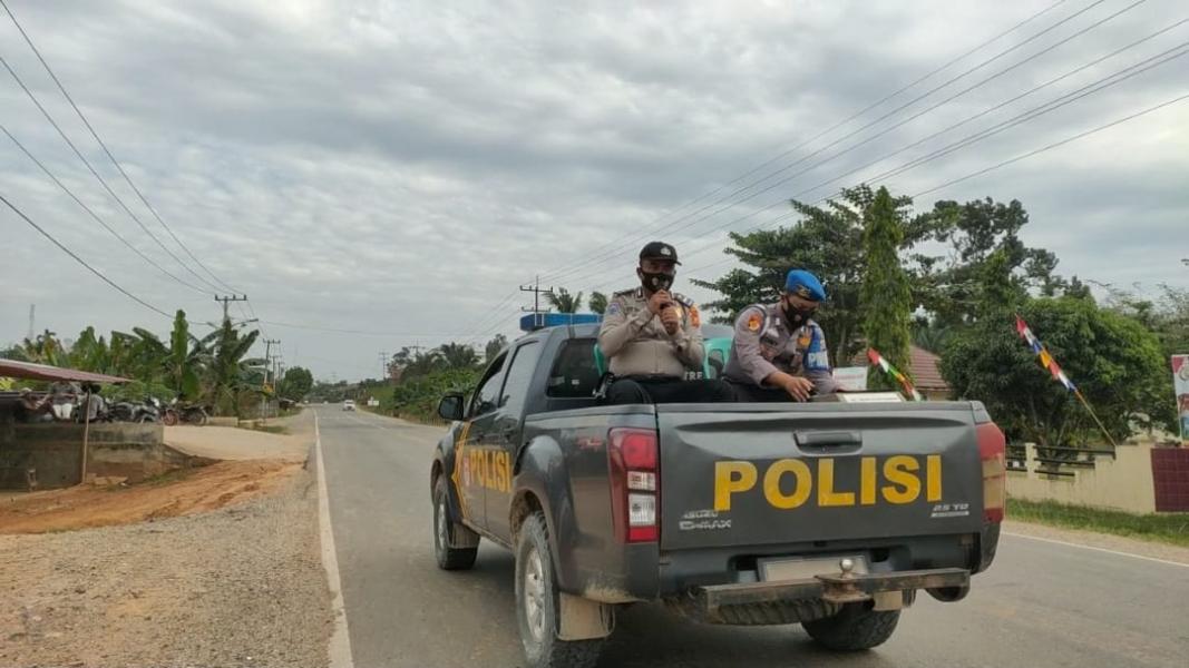 Peringati HUT RI ke-75, Polsek Ukui Ajak Warga Pasang Bendera Merah Putih Selama Agustus