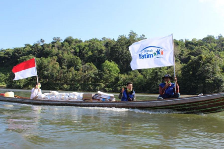 Peringati HUT RI ke 75, Tim Rumah Yatim Berjuang Salurkan Bantuan ke Pelosok Riau