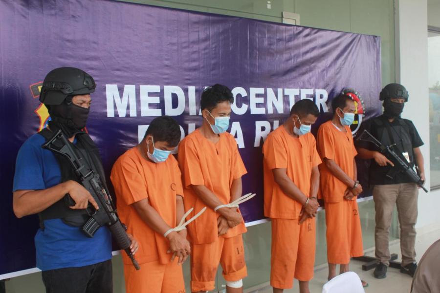 Polda Riau Tangkap Rampok Sadis Yang Tembak dan Bakar Mobil Korbannya