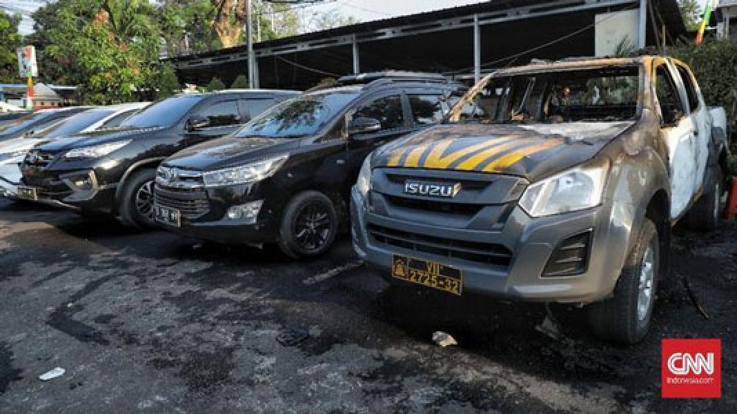 Polsek Ciracas Diserang, Polisi Luka Mobil Wakapolsek Dibakar
