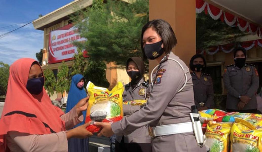 Sambut Hari Jadi Polwan Ke-72, Polwan Polres Siak Bagi Bagi Sembako