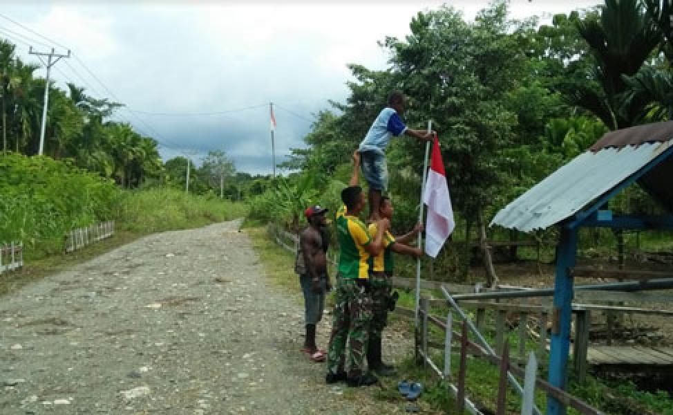 Satgas Yonif 413 Bremoro Gelorakan Pengibaran Bendera Merah Putih Serentak di Kampung Yetti