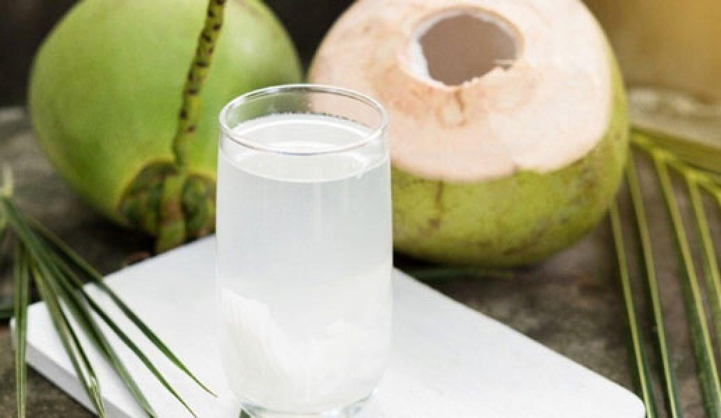 Segarnya Air Kelapa Muda, Miliki Manfaat bagi Penderita Covid-19