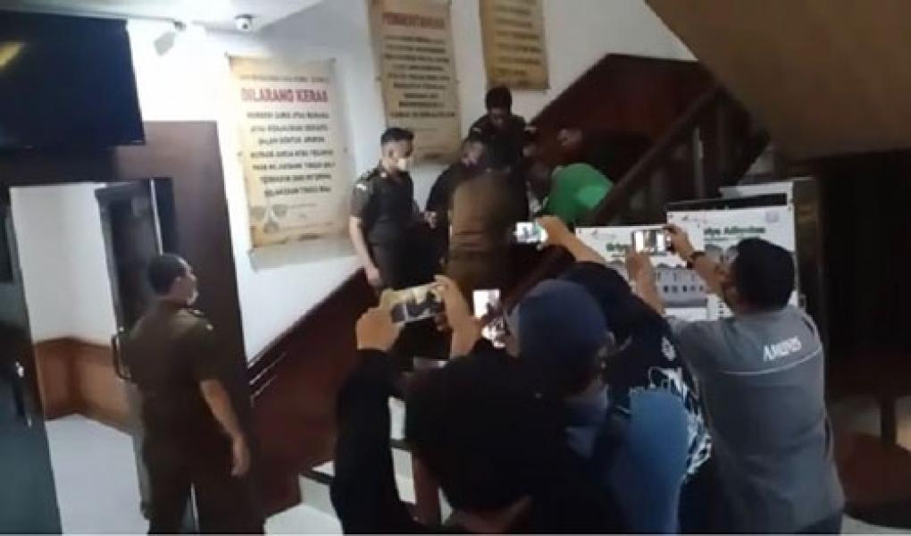 Tersangka Korupsi Tri Nugraha Hendak Ditahan, Terdengar Suara Tembakan di Kejati Bali