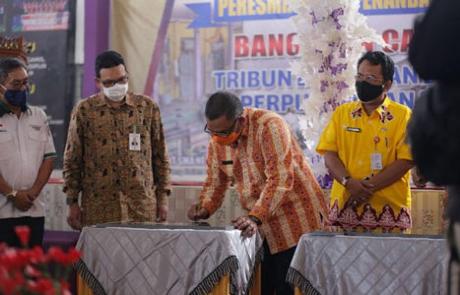 Wagubri Resmikan Sarana dan Prasarana Pendidikan di SMAN 1 Pekanbaru