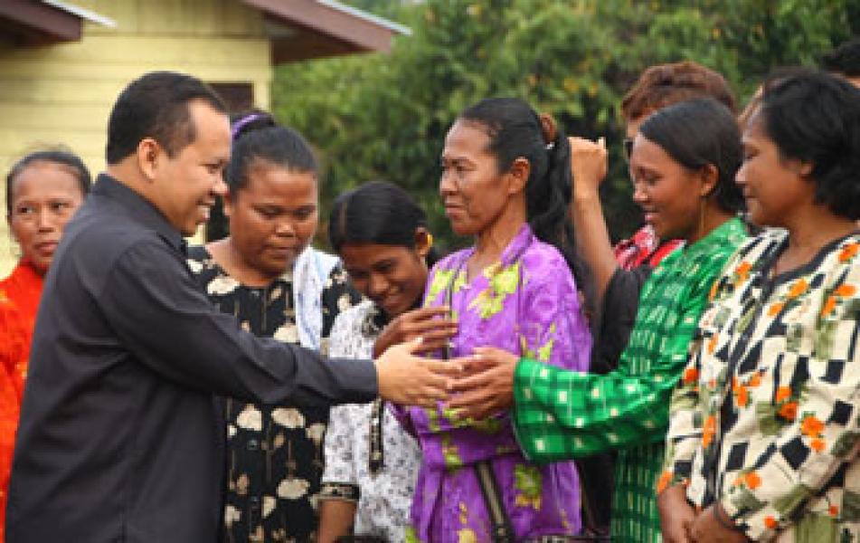 2015 Bupati Irwan Siapkan Program Rp 1,5 M per Desa  