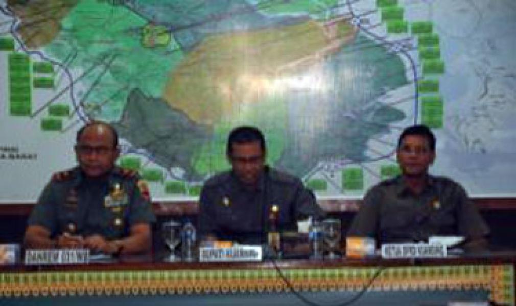 Dandim 0302/Inhu Paparkan Rengiat TMMD ke-93 Dihadapan Danrem 031/WB