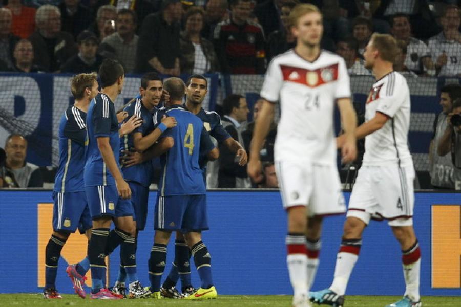 Di Maria `Menggila`, Argentina Tuntaskan Dendam